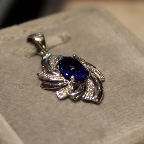 18k White Gold Blue Sapphire Pendant