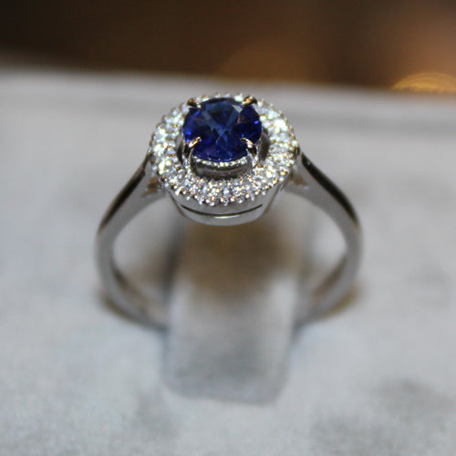 18k White Gold Blue Sapphire Ring