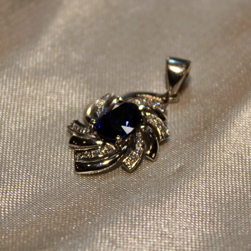 18k White Gold Blue Sapphire Pendant