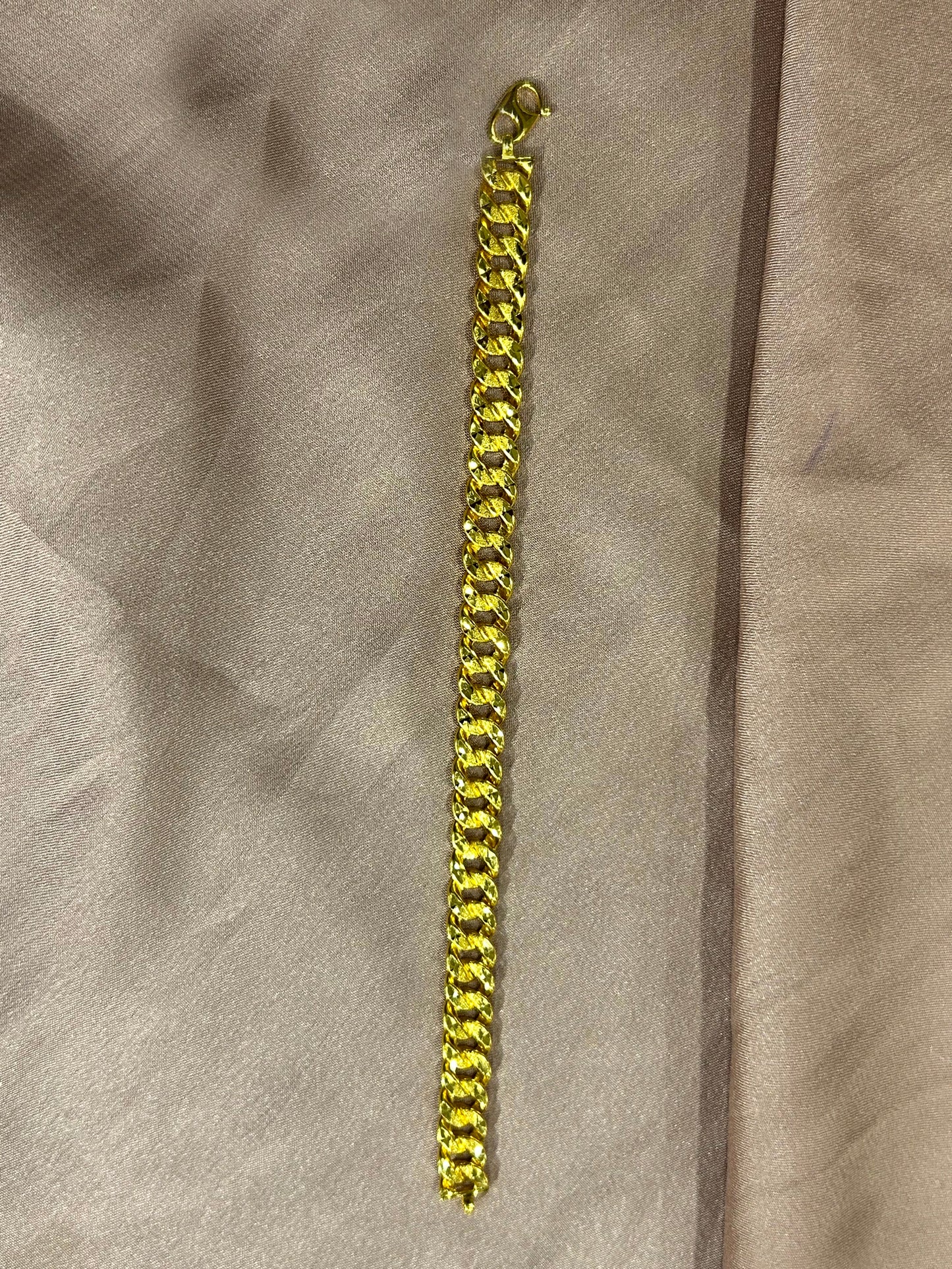 22k Yellow Gold Bracelet – A Masterpiece Of Classic Link Design