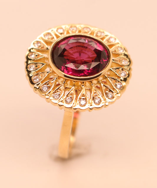 18k Yellow Gold Garnet Ring